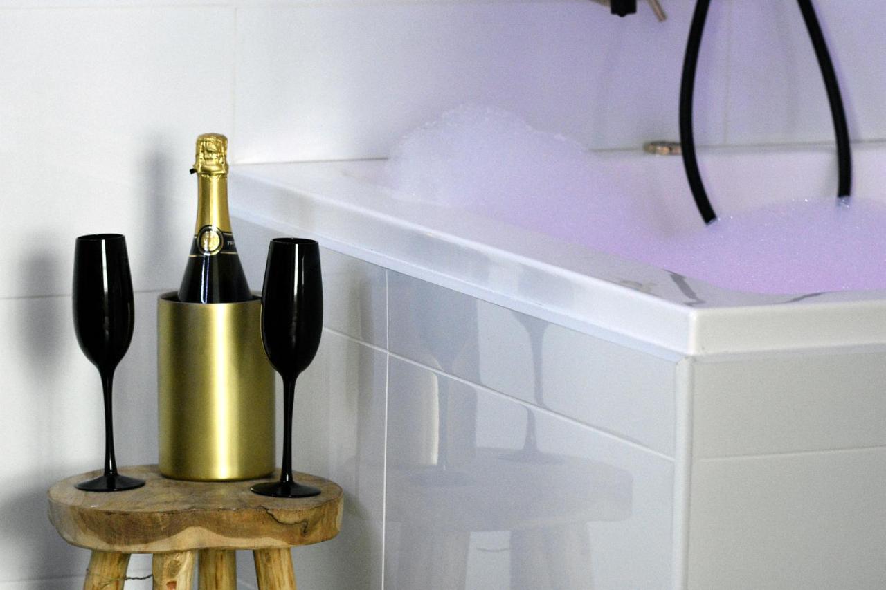 The Pink Door Westport Bed and Breakfast Εξωτερικό φωτογραφία